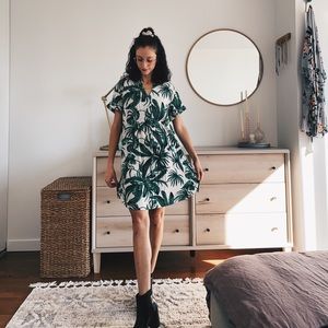 Leaf pattern tshirt dress